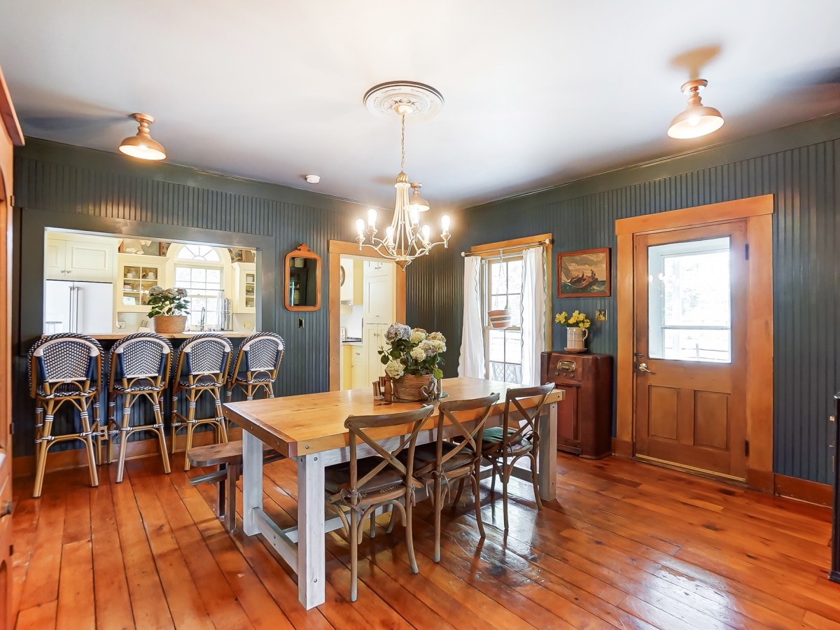 A NANTUCKET INSPIRED DINING&nbsp;ROOM